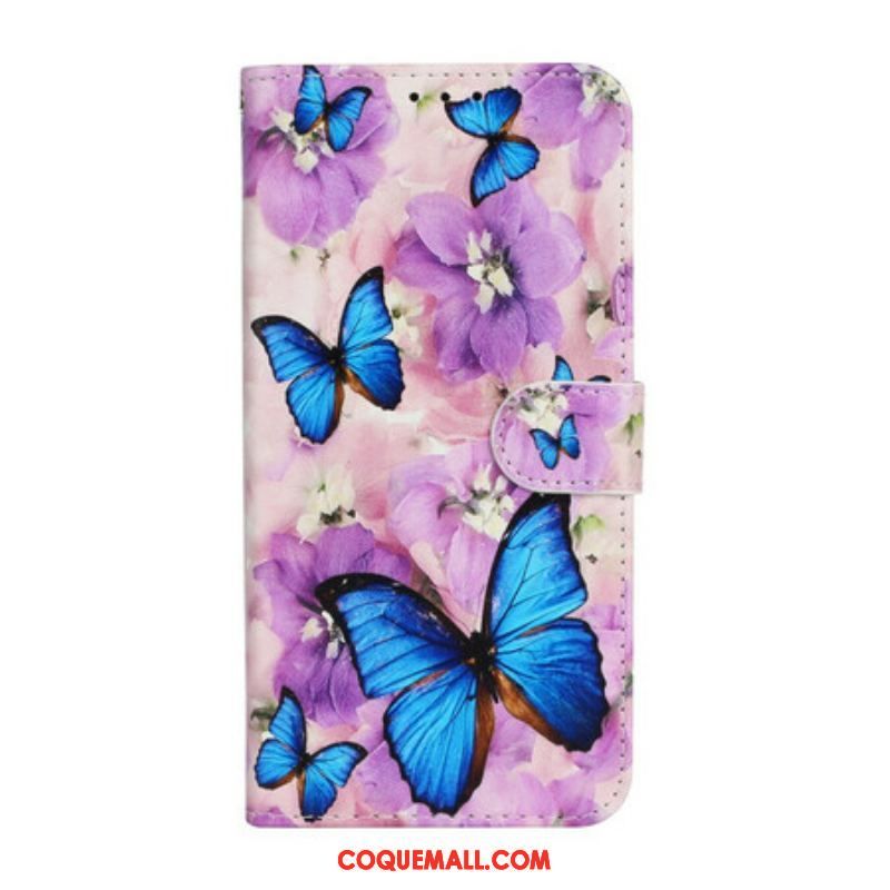 Housse iPhone 13 Mini Papillons Bleus dans les Fleurs