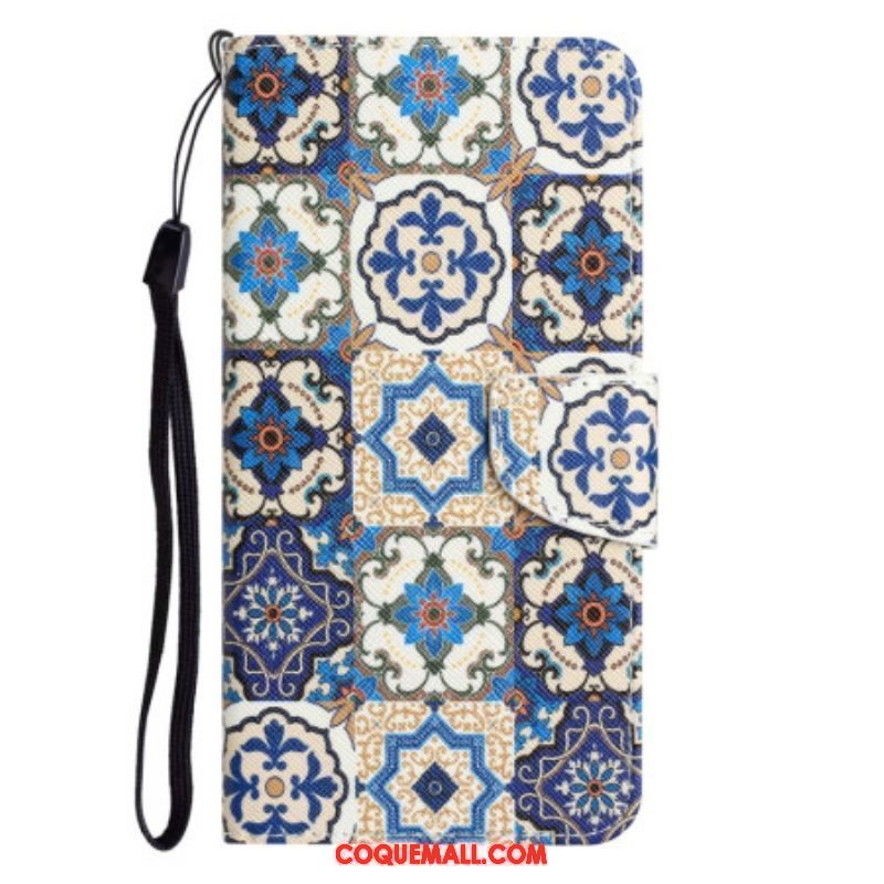 Housse iPhone 15 Patchwork Bleu à Lanière